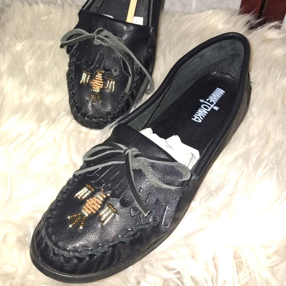 Minnetonka | Black Leather Tribal Beaded Bow Moccasin Shoe - Picture 1 of 14